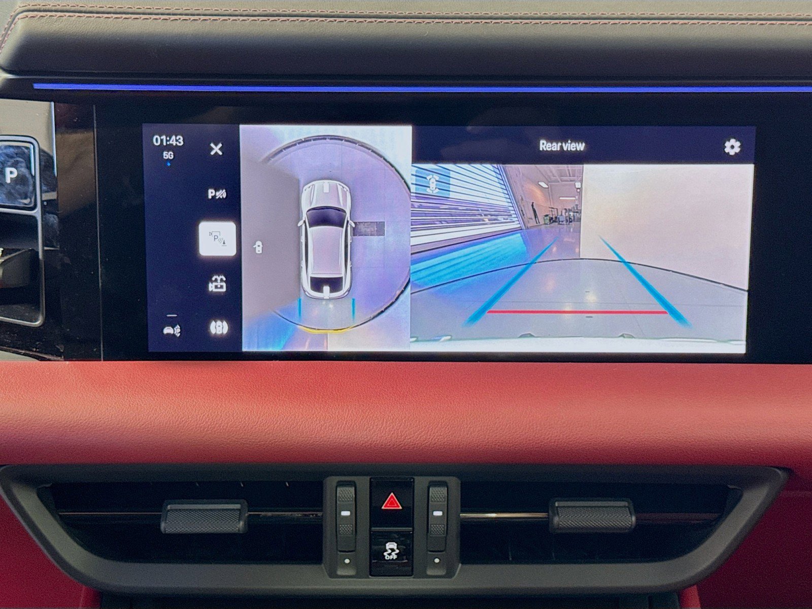Certified 2025 Porsche Macan 4S Electric AWD/4WD image 17