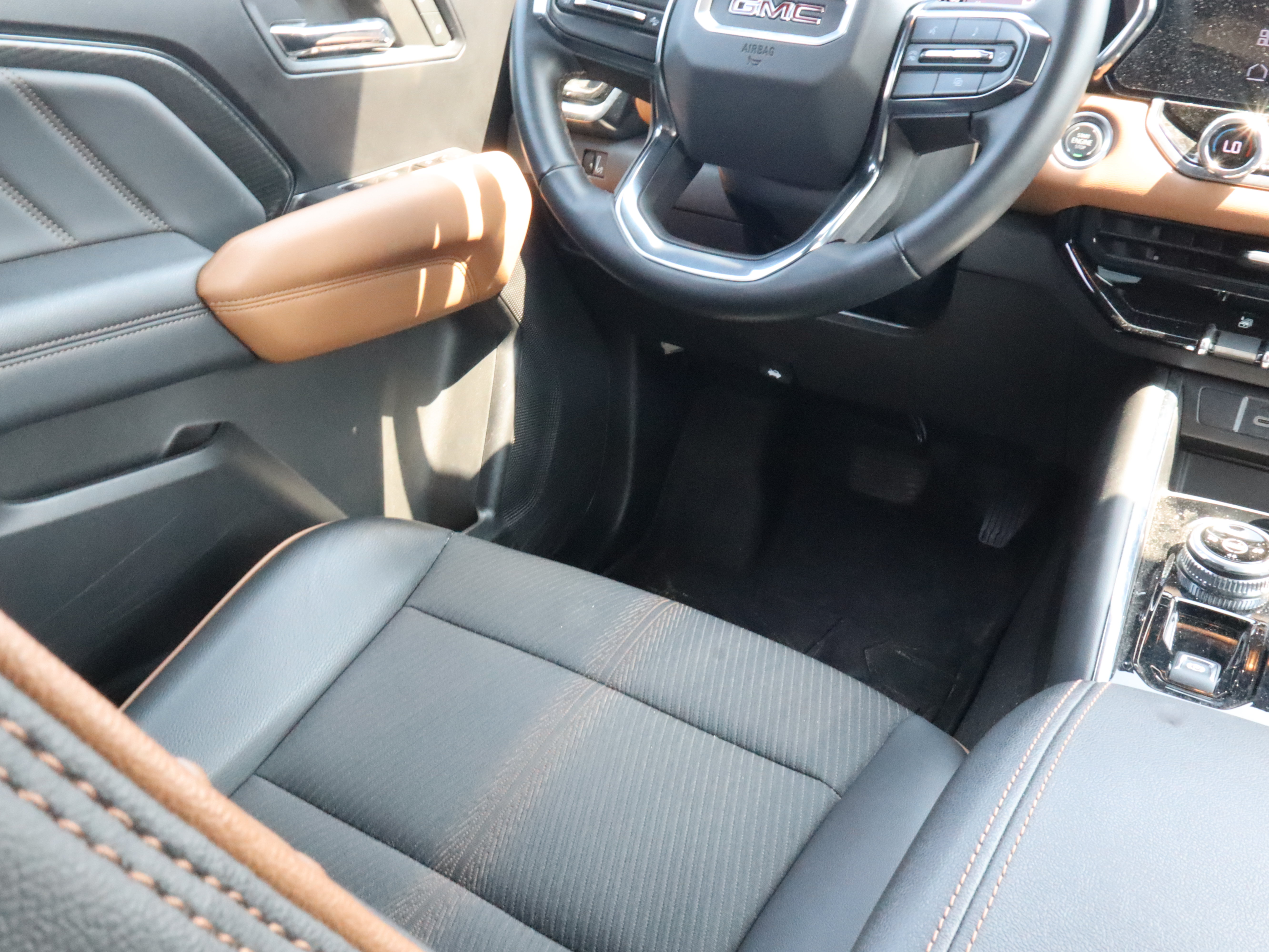 Used 2024 GMC Canyon AT4 w/ Technology Package AWD/4WD image 13