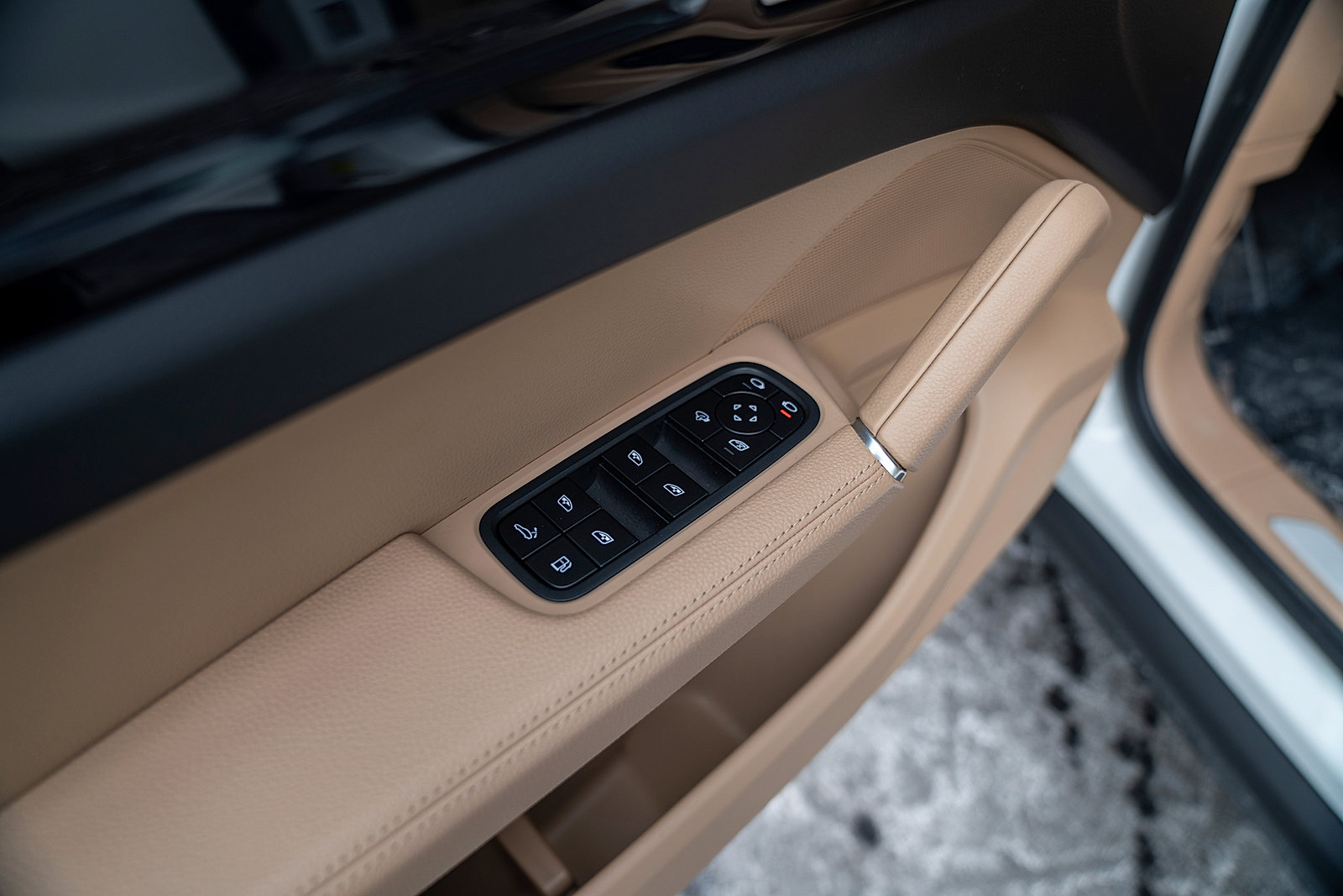 Certified 2022 Porsche Cayenne E-Hybrid image 18