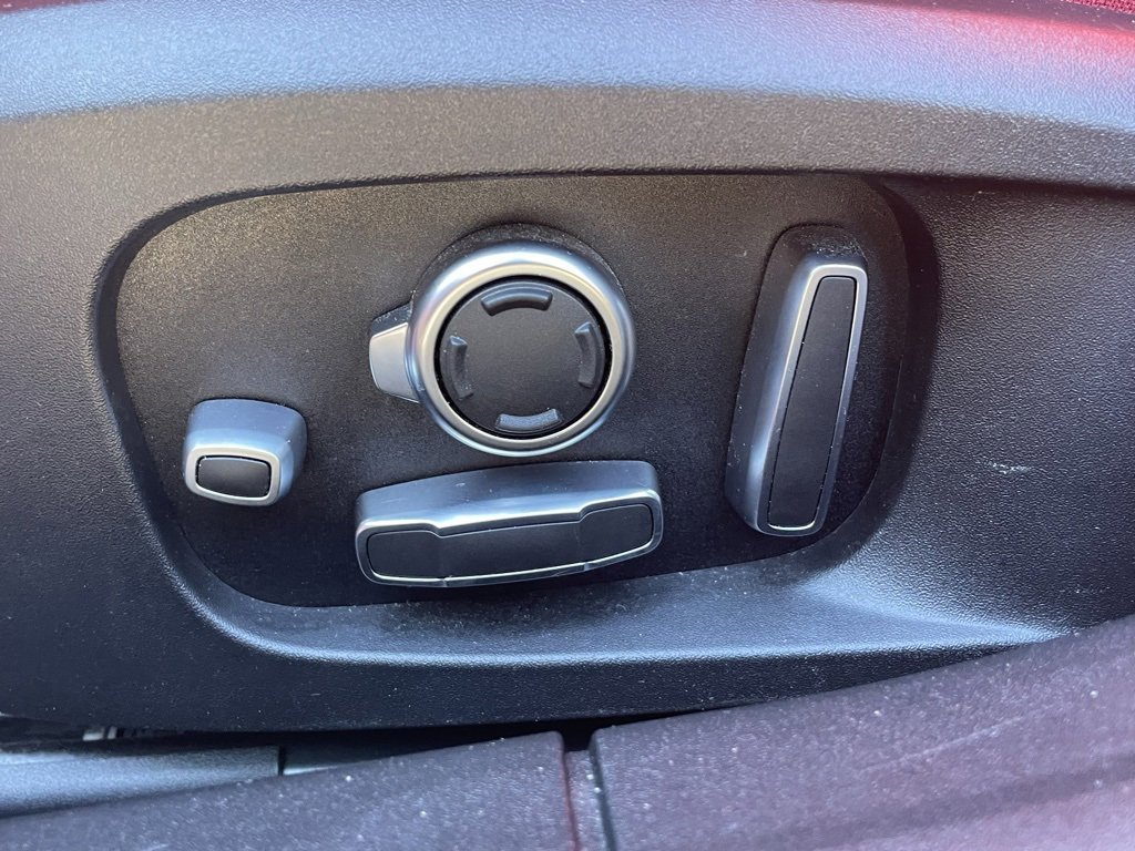 Used 2022 Jaguar XF R-Dynamic SE image 25