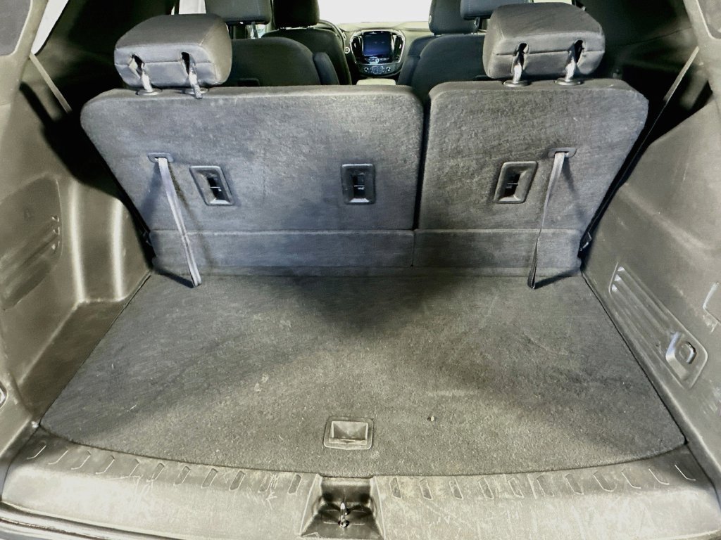 Used 2023 Chevrolet Traverse LT FWD image 34