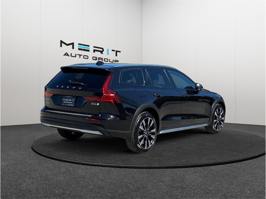 Used 2024 Volvo V60 B5 Cross Country Ultimate w/ Climate Package AWD/4WD image 9