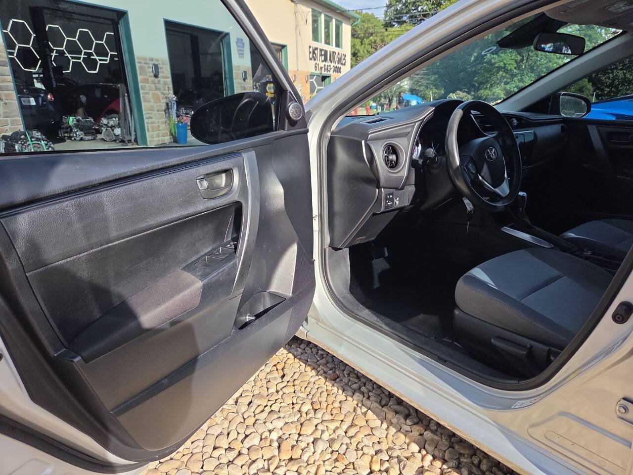 Used 2017 Toyota Corolla XLE FWD image 11