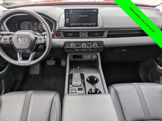 Used 2025 Honda Pilot Touring image 14