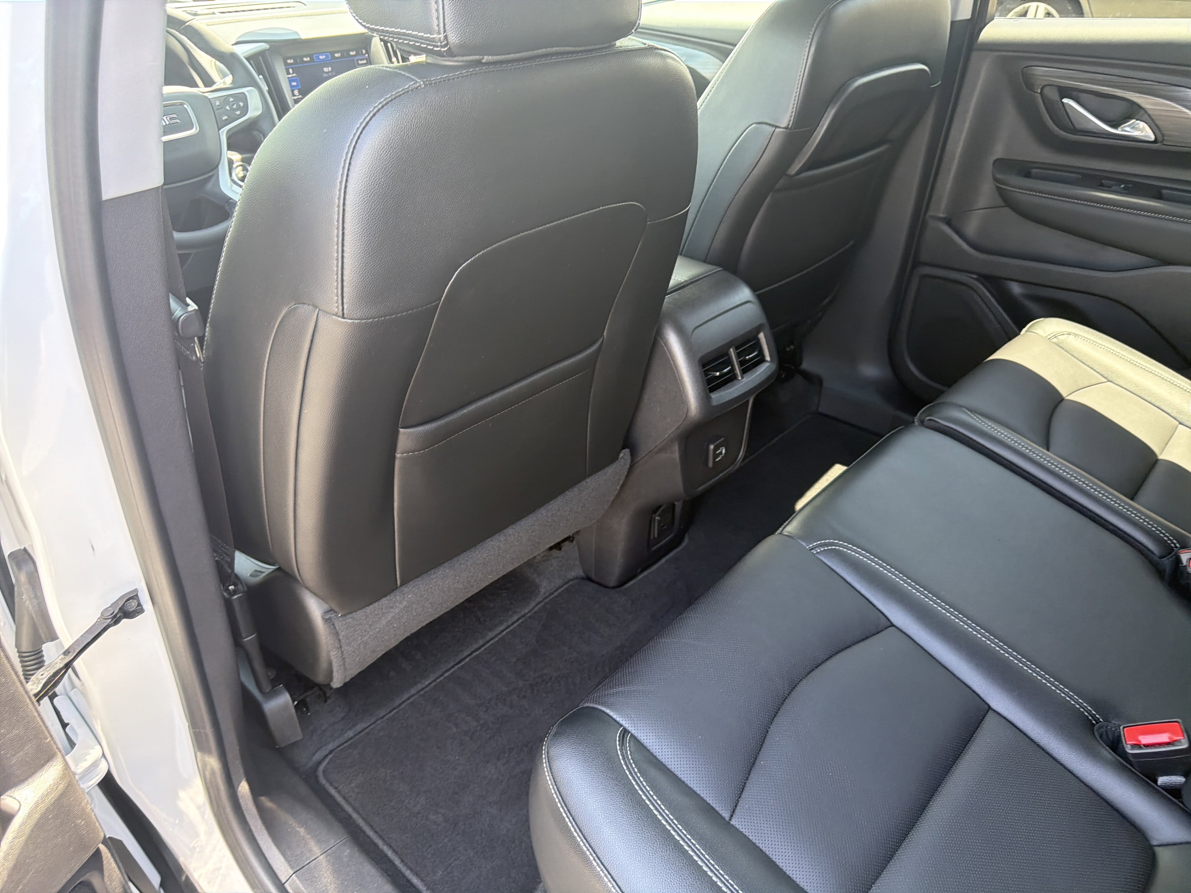 Used 2024 GMC Terrain SLT AWD/4WD image 34