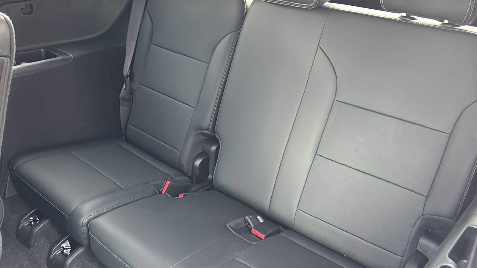 Certified 2025 Buick Enclave Preferred FWD image 17