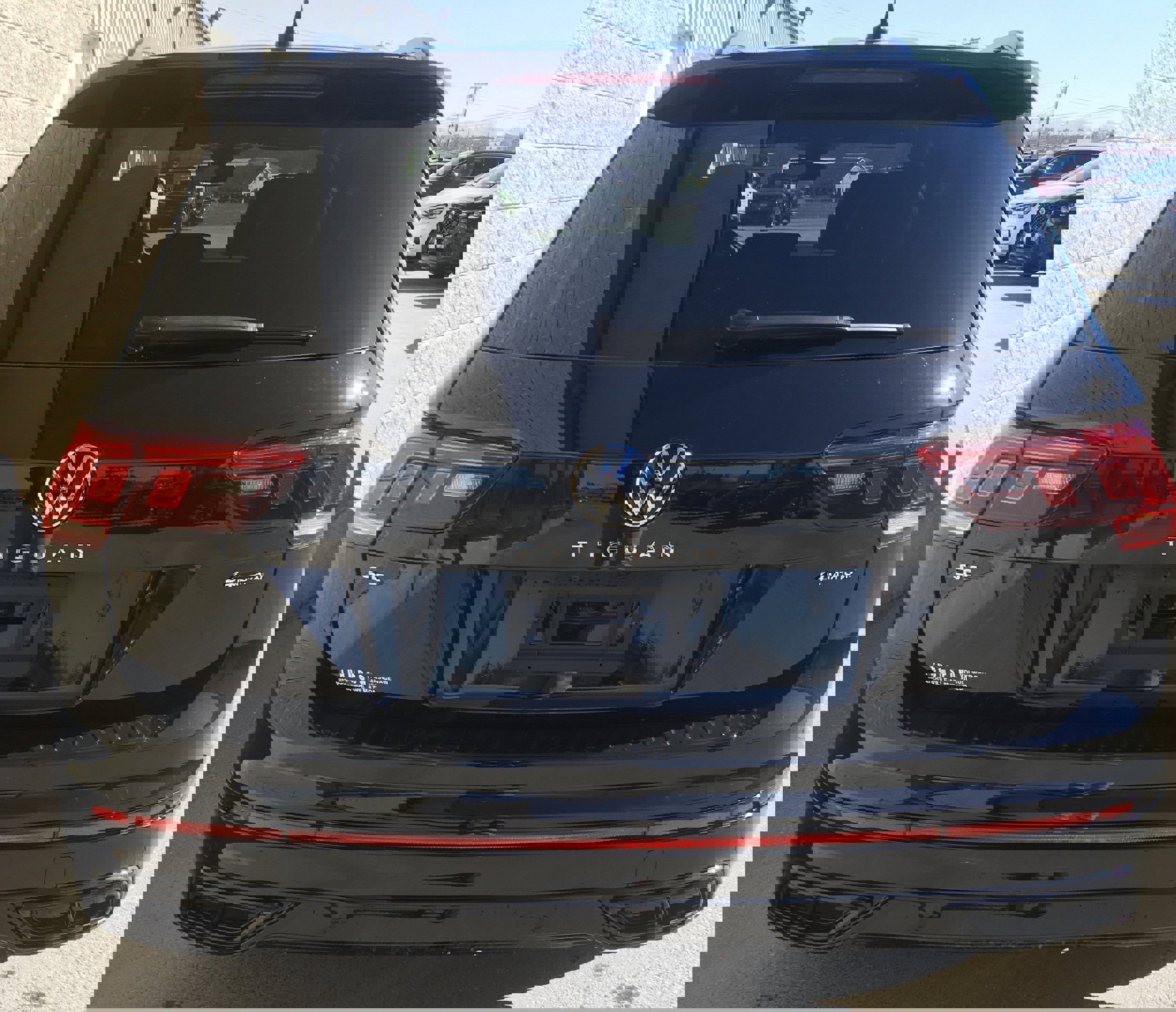 New 2024 Volkswagen Tiguan SE R-Line image 4