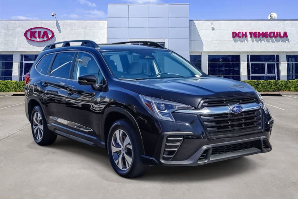 Used 2023 Subaru Ascent Premium w/ Convenience Package image 3
