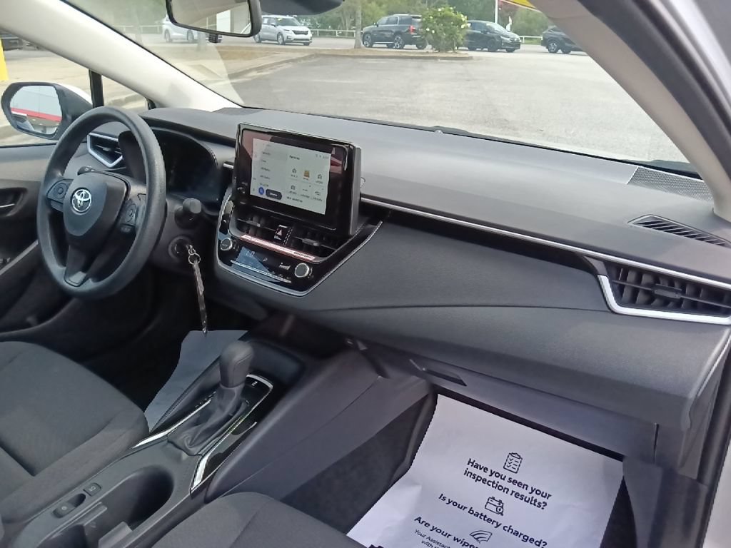 Used 2026 Toyota Corolla LE FWD image 32