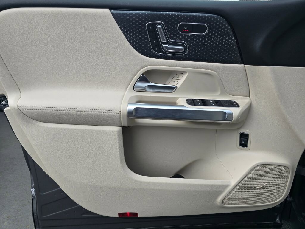 New 2026 Mercedes-Benz GLB 250 4MATIC image 35