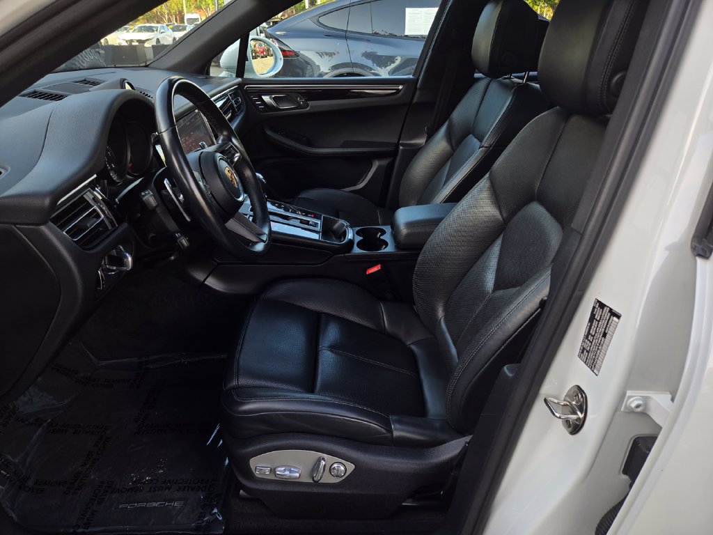Used 2024 Porsche Macan AWD/4WD image 18