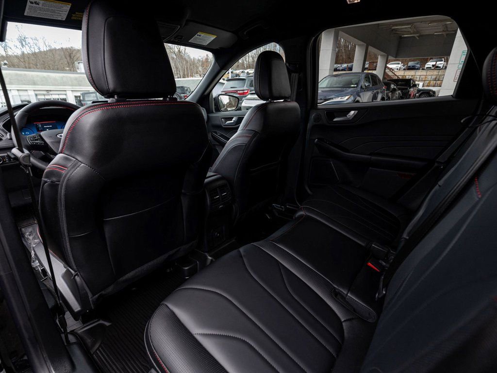 Used 2025 Ford Escape ST-Line Elite w/ Premium Technology Package image 26