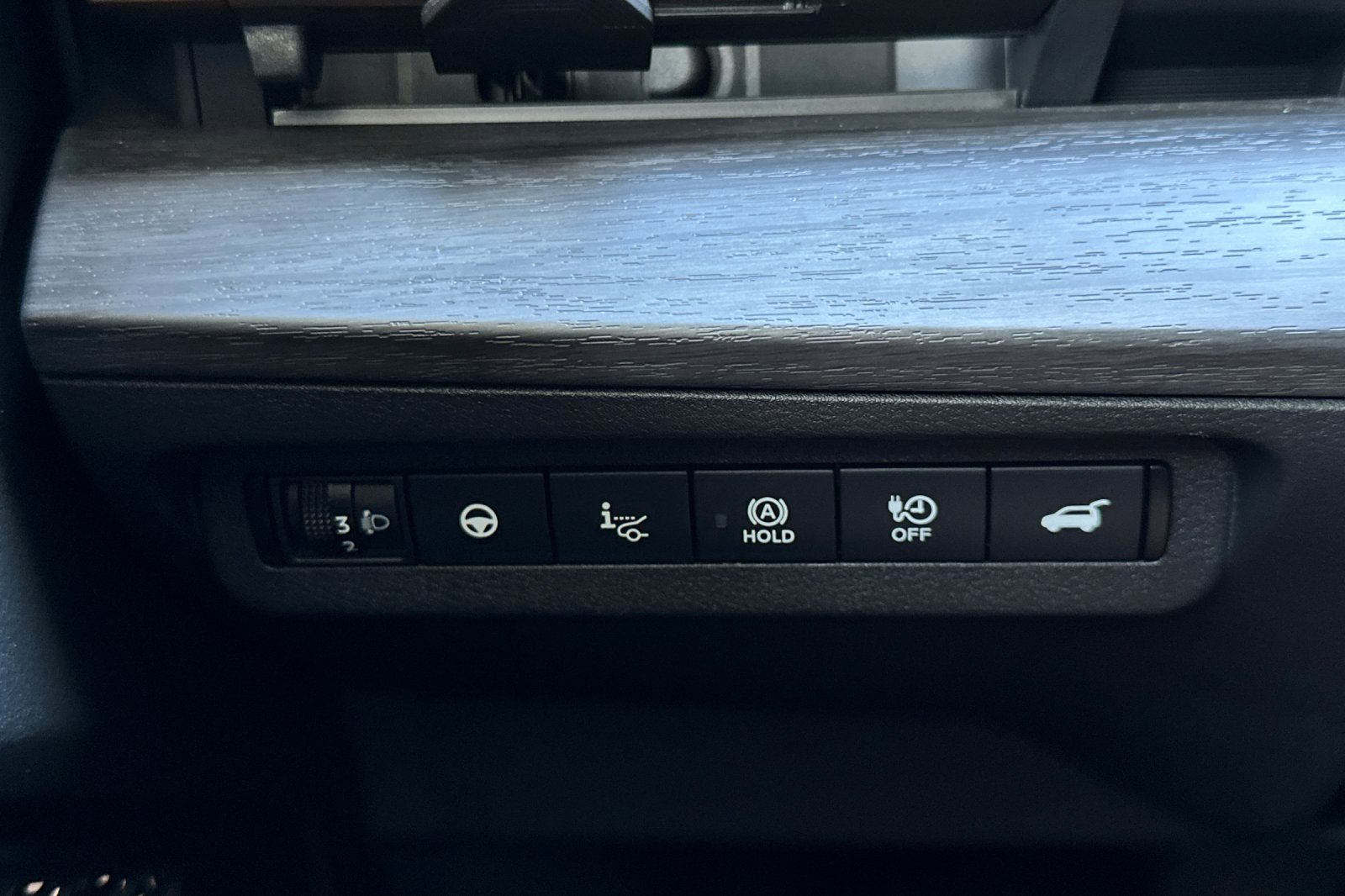 Used 2025 Nissan Ariya FWD image 28