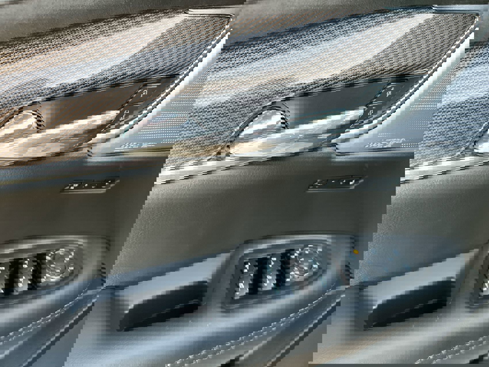 Used 2024 Cadillac XT6 Premium Luxury w/ Platinum Package image 13