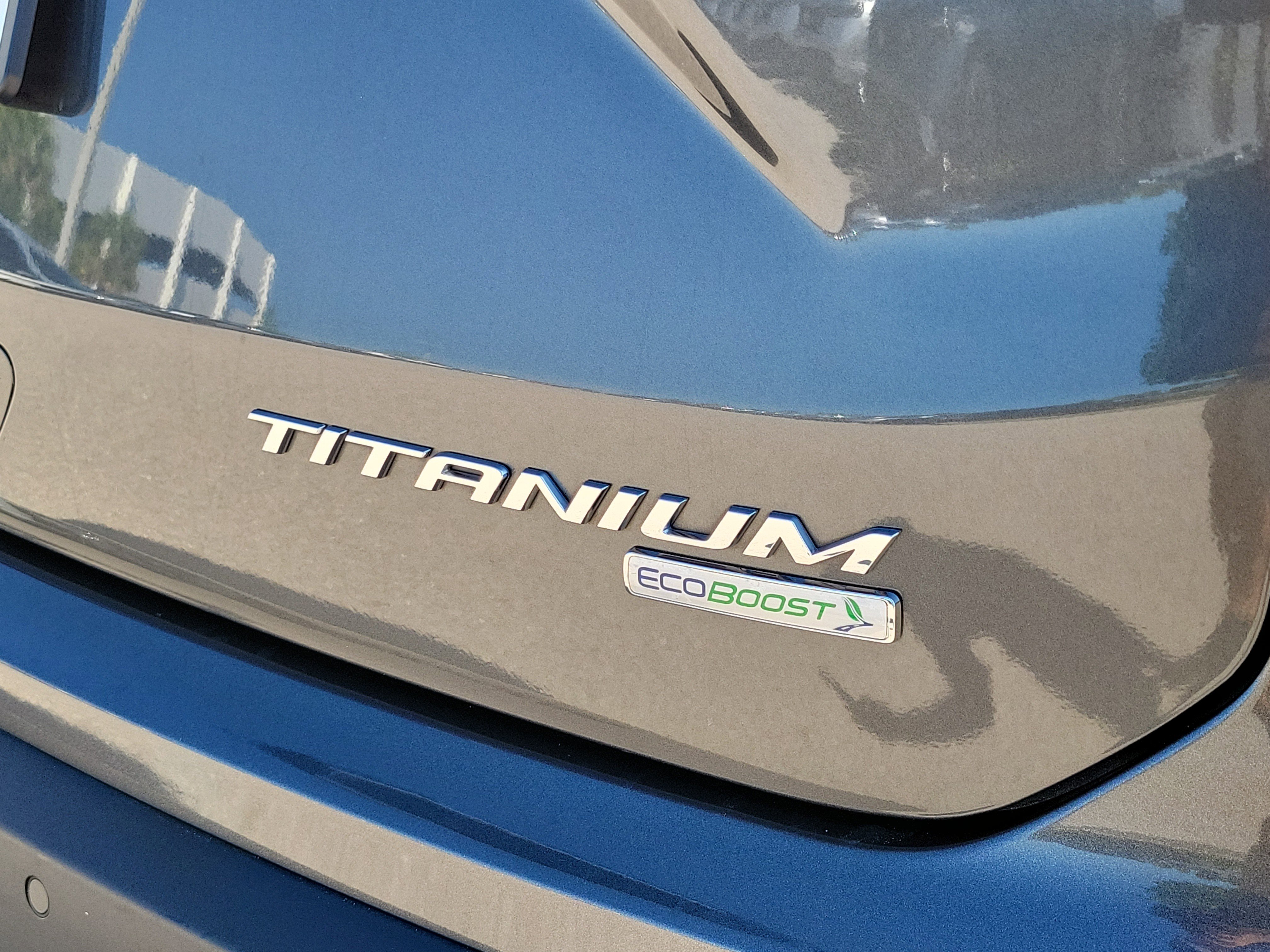 Used 2019 Ford Edge Titanium w/ Equipment Group 301A FWD image 10