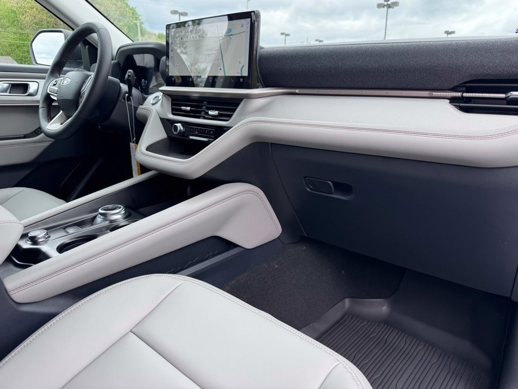 New 2026 Ford Explorer Active w/ Active Comfort Package AWD/4WD image 18