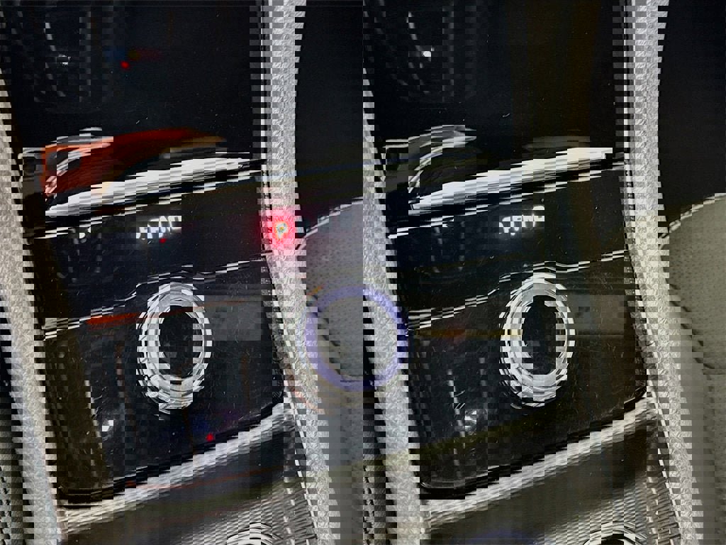 Used 2024 Jeep Grand Cherokee L Laredo image 10