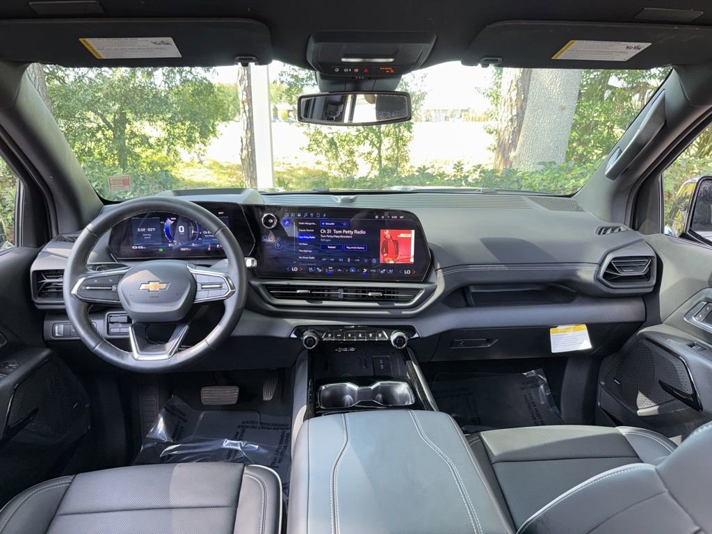 Used 2025 Chevrolet Silverado EV LT AWD/4WD image 38