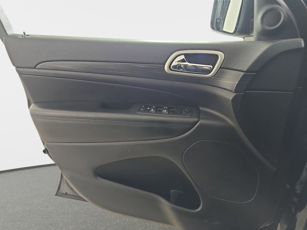 Used 2021 Jeep Grand Cherokee Laredo X image 30