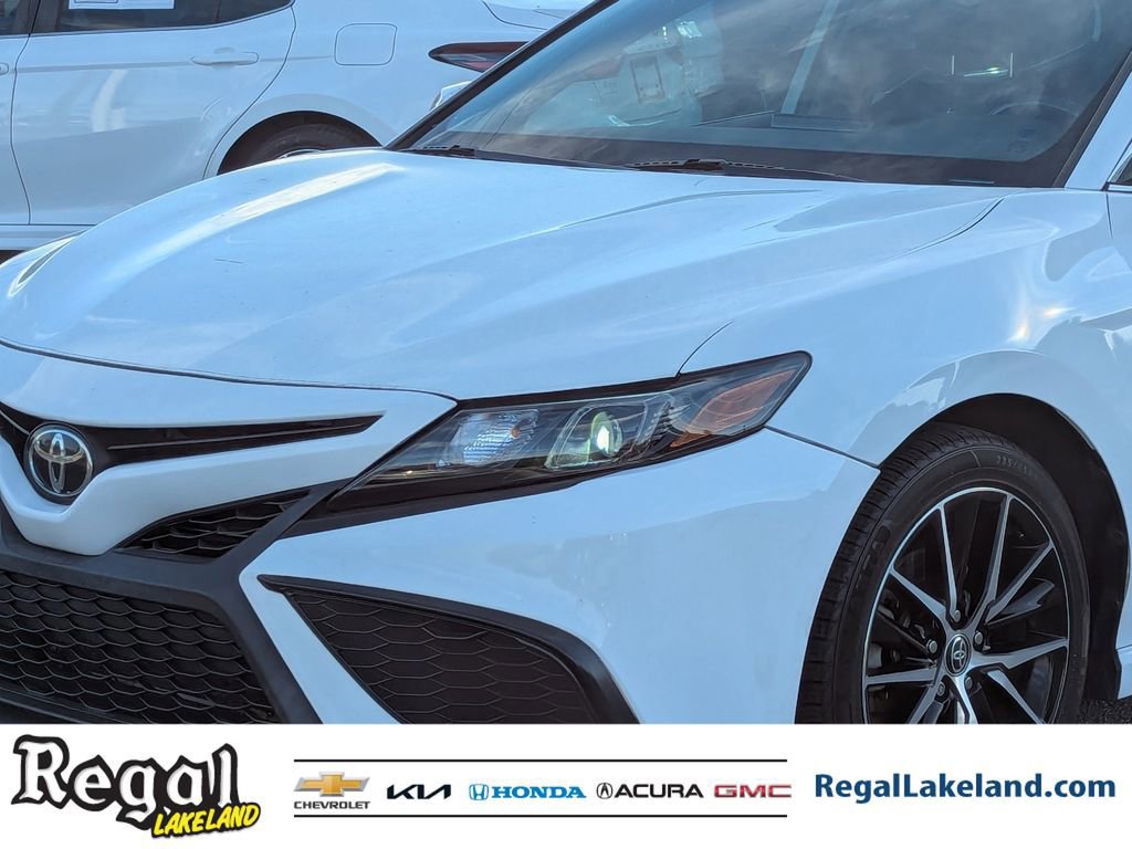 Used 2021 Toyota Camry SE image 6