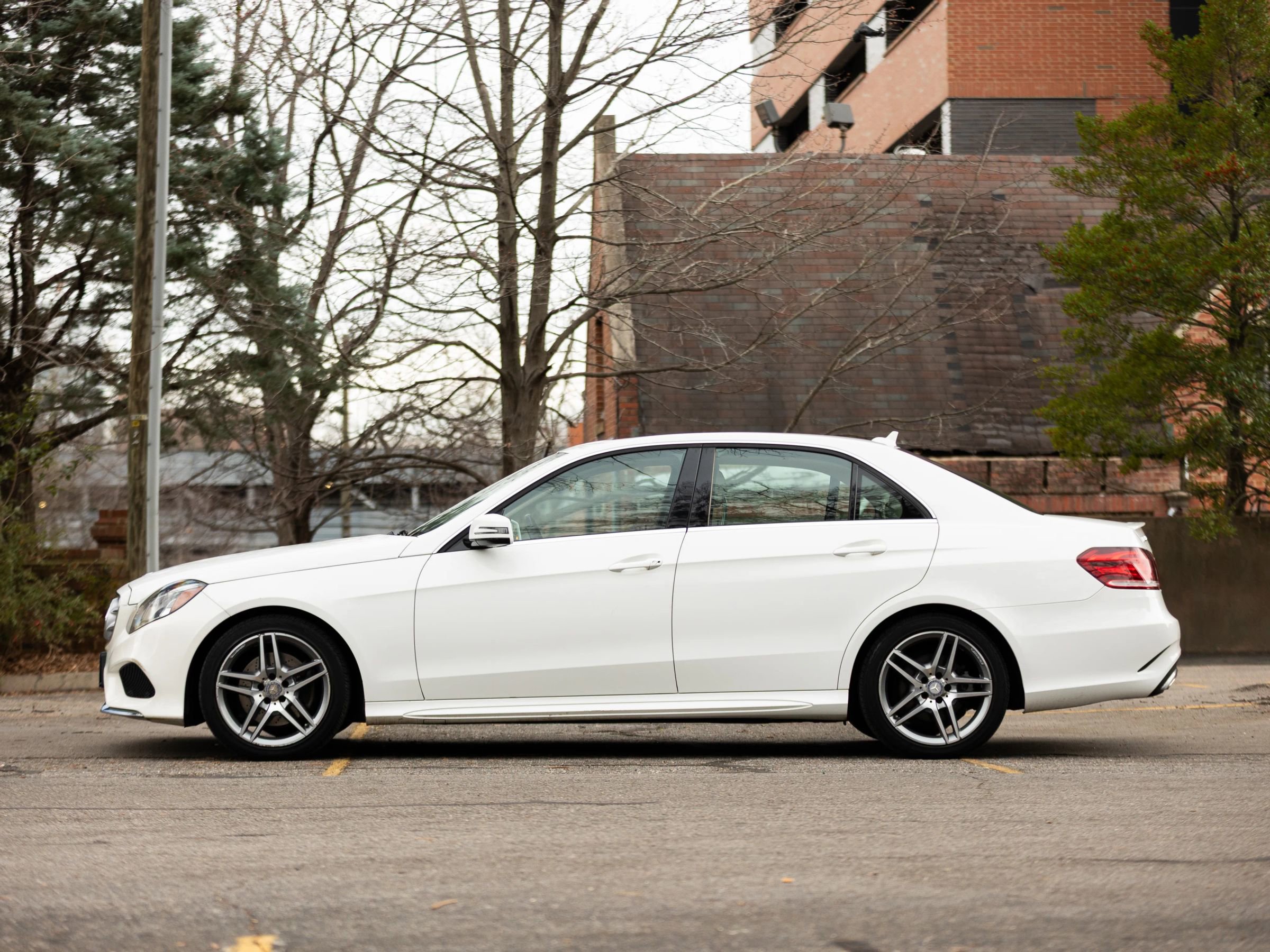 Used 2014 Mercedes-Benz E 350 4MATIC Sedan image 10