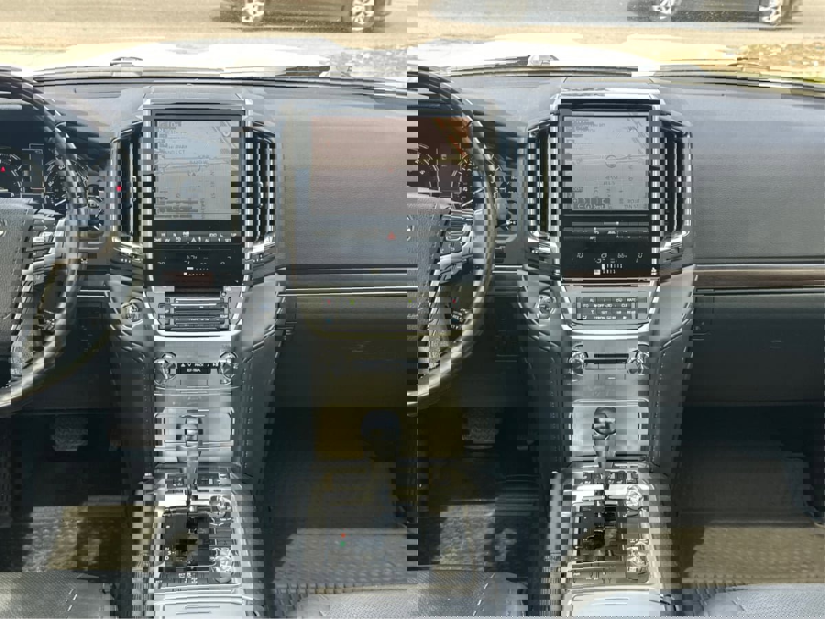 Used 2018 Toyota Land Cruiser image 19