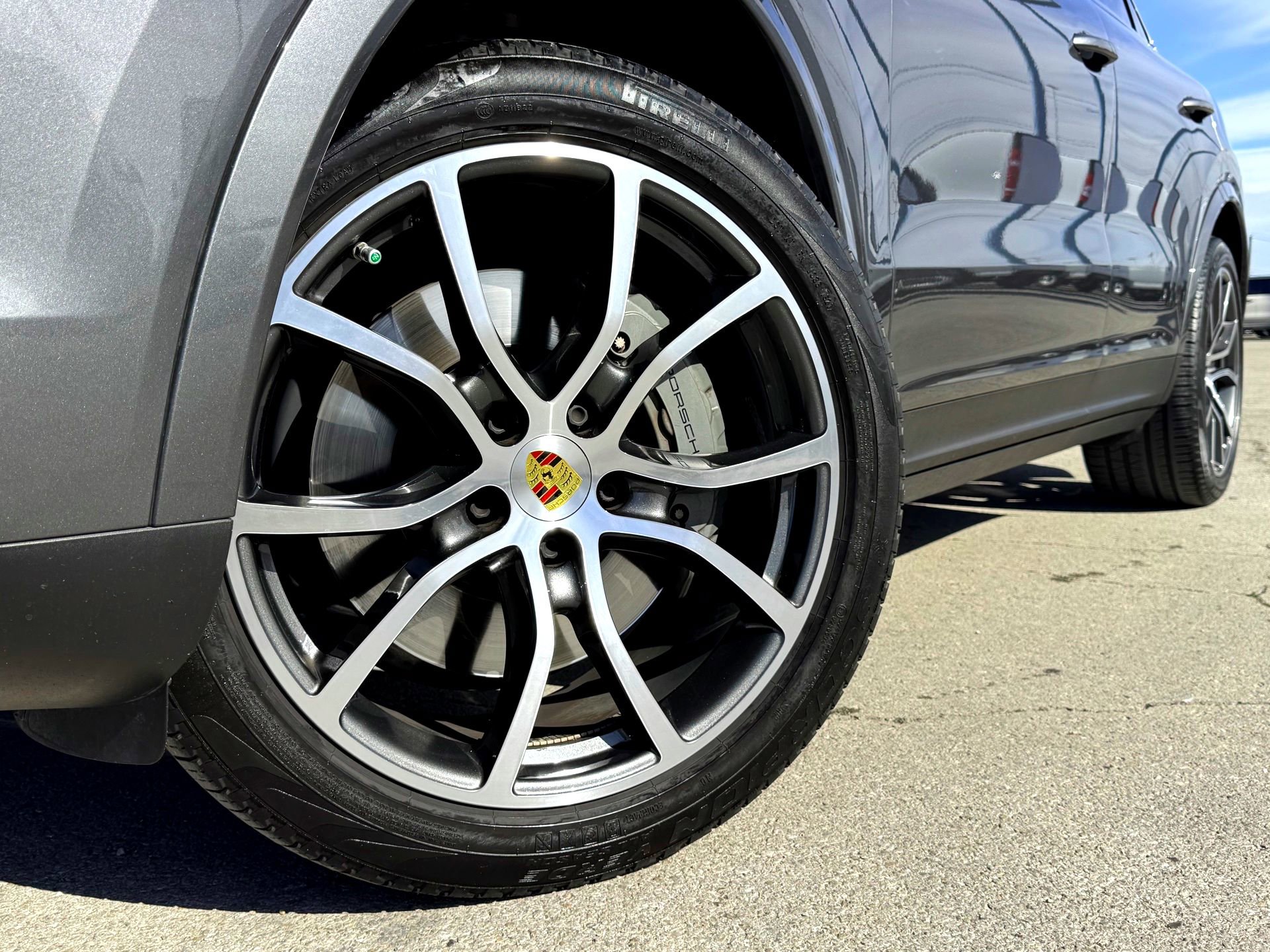 Used 2021 Porsche Cayenne S image 2