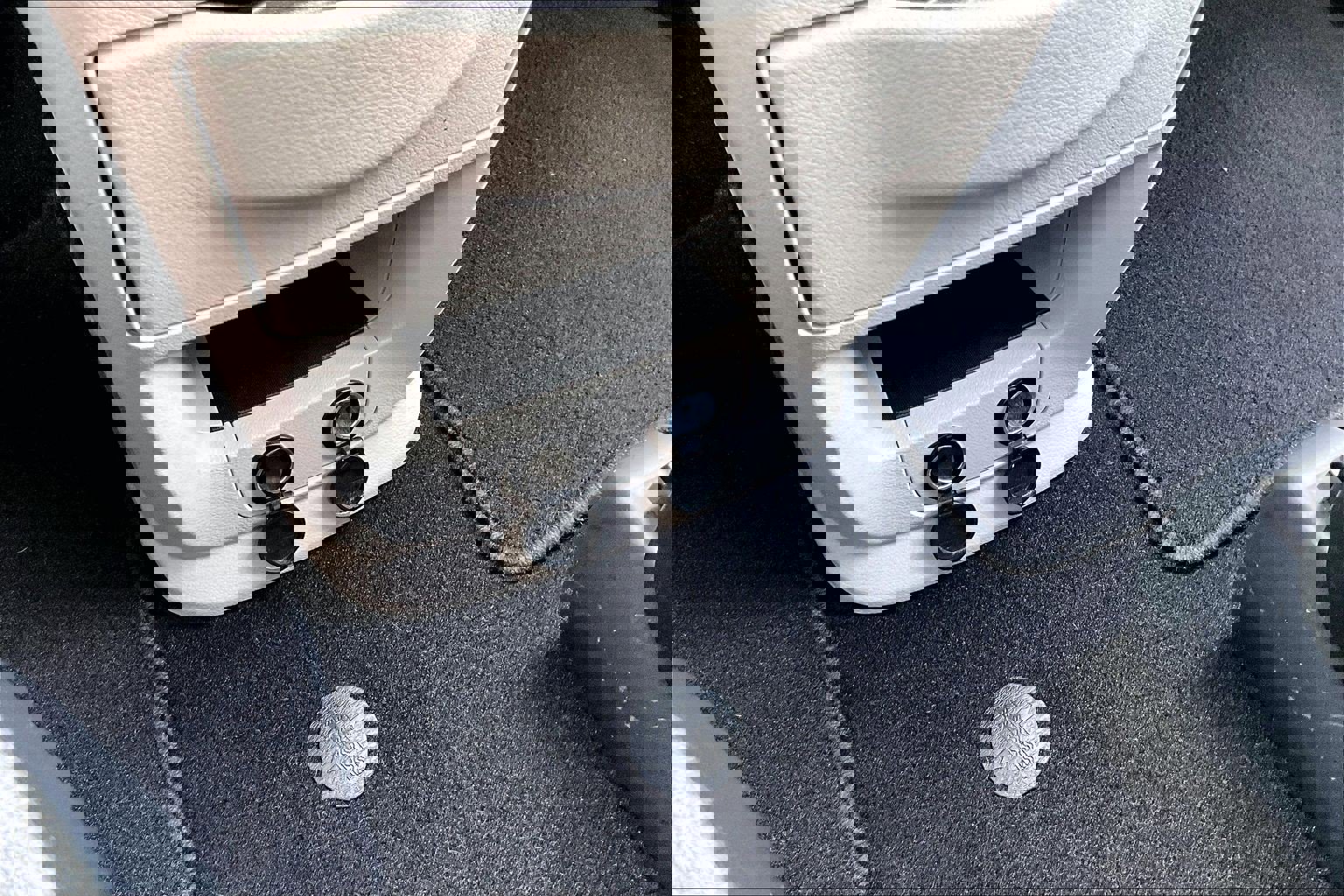 Used 2020 Dodge Grand Caravan SE w/ UConnect Hands-Free Group image 32