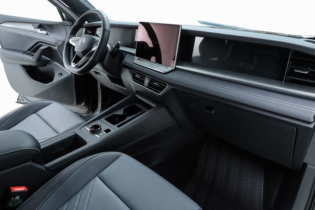 New 2026 Volkswagen Tiguan SE R-Line image 33