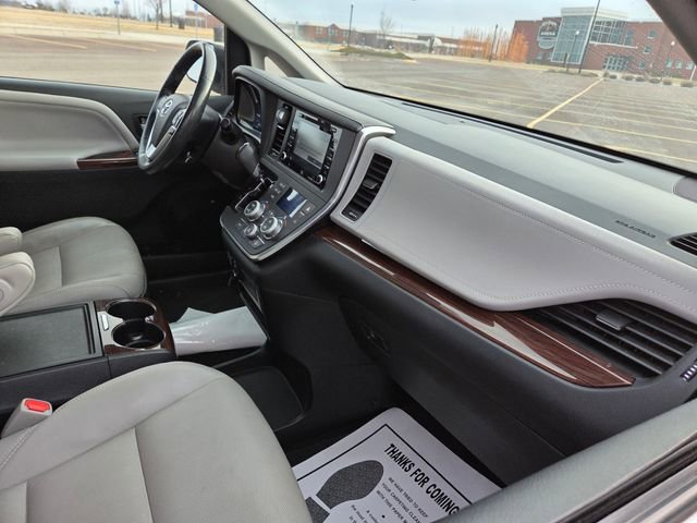 Used 2019 Toyota Sienna Limited Premium image 36