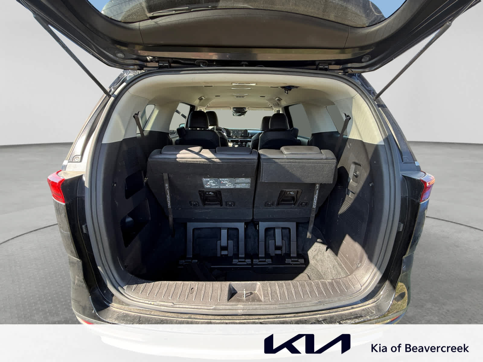 Used 2023 Kia Carnival LX FWD image 22