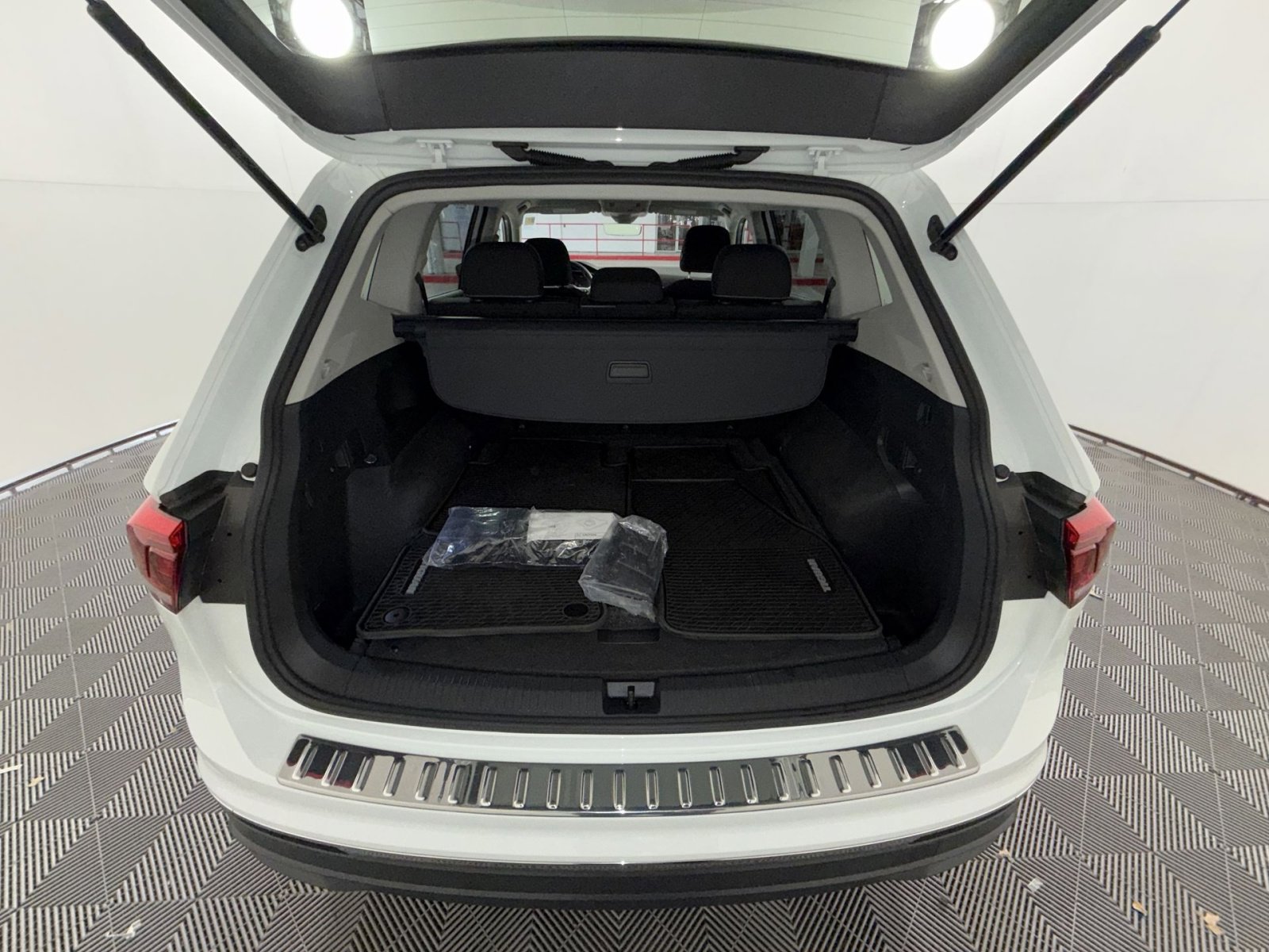 Used 2024 Volkswagen Tiguan S image 25