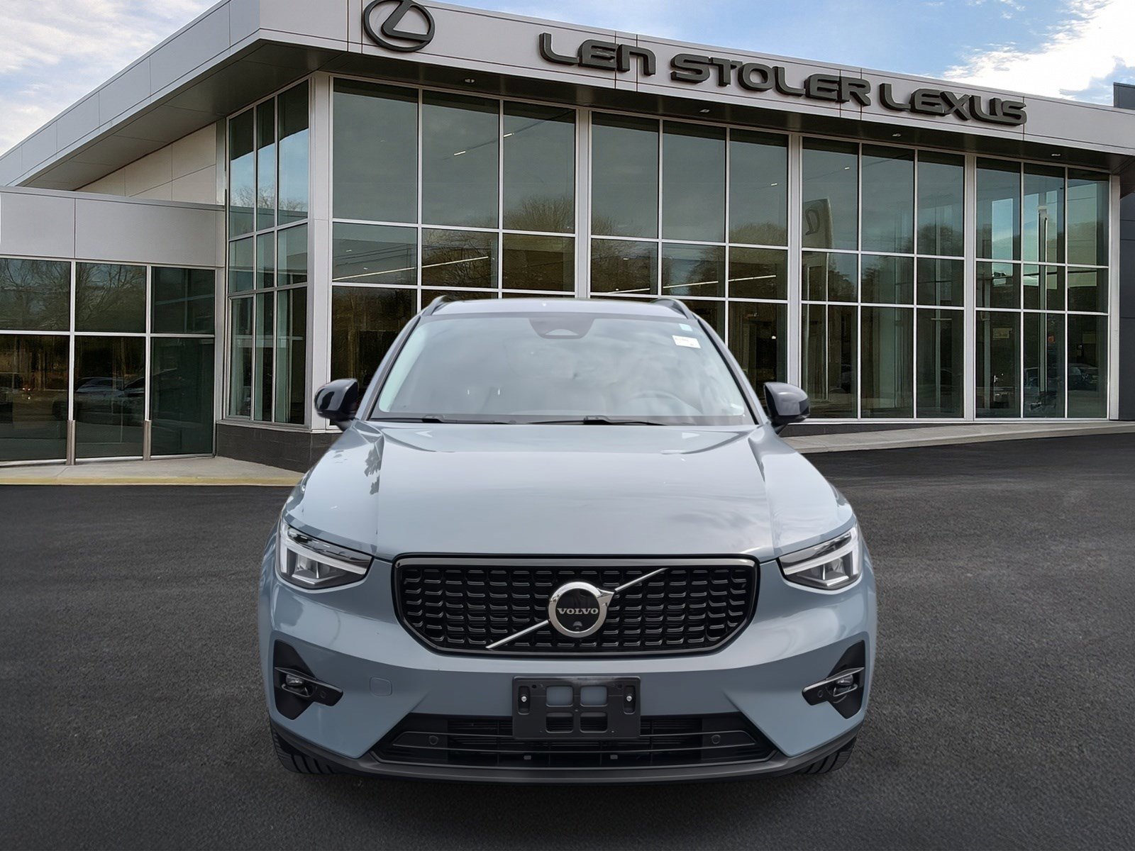 Used 2023 Volvo XC40 B5 Ultimate image 9