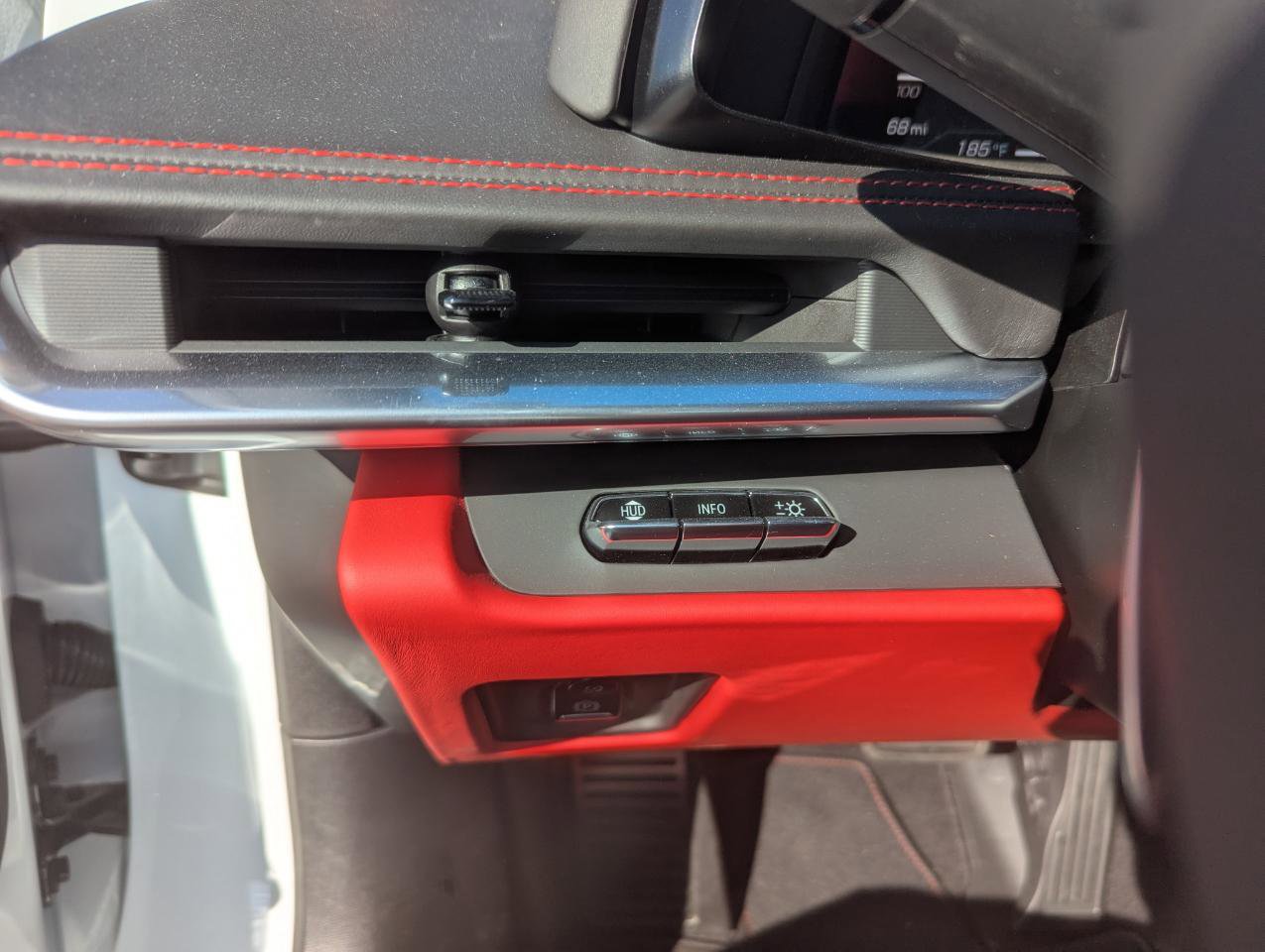 Used 2023 Chevrolet Corvette Stingray Premium Conv w/ Z51 Performance Package RWD image 23