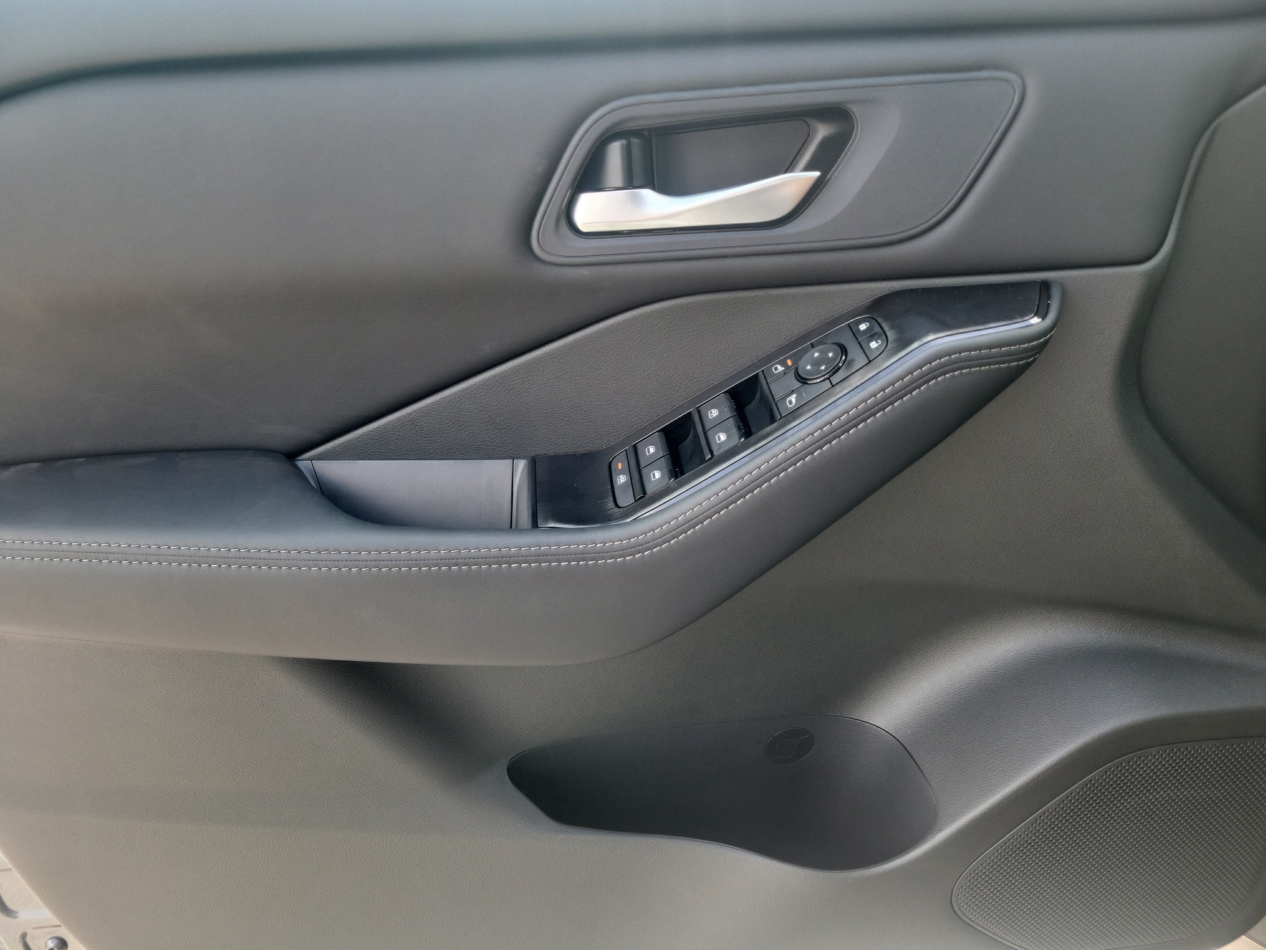 New 2027 Nissan Rogue SV FWD image 29