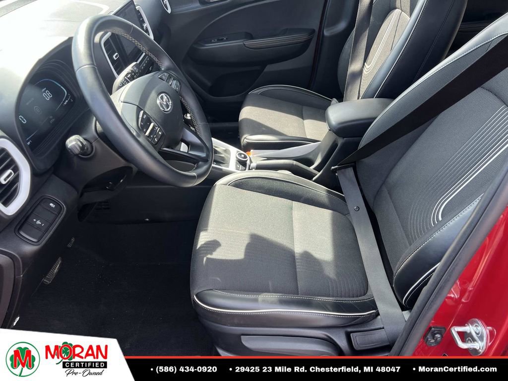 Used 2023 Hyundai Venue Limited FWD image 17