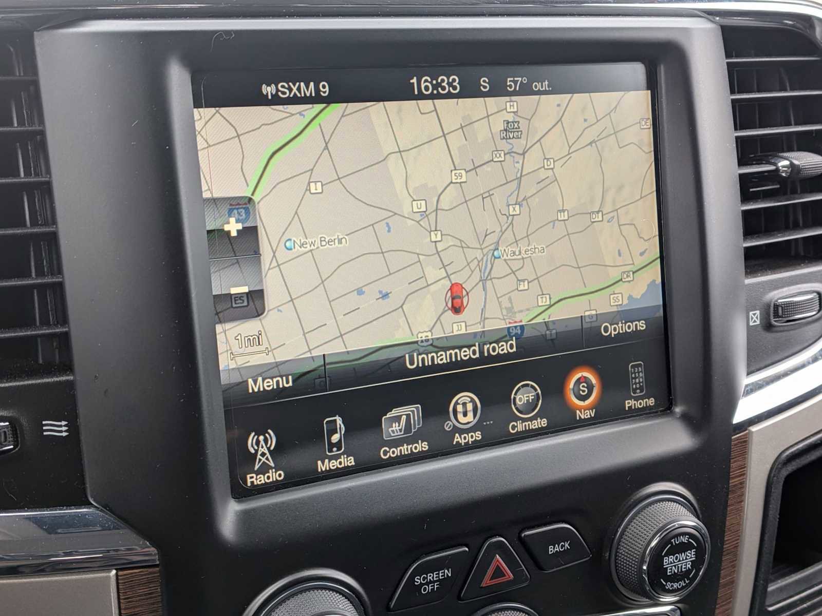 Used 2016 RAM 1500 Laramie w/ Convenience Group AWD/4WD image 26