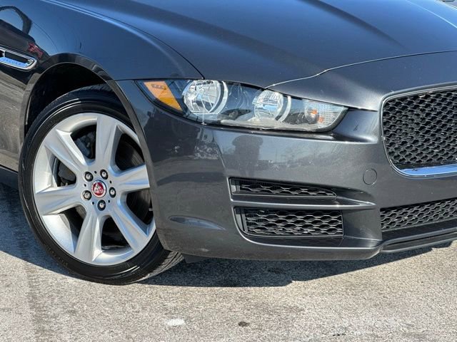 Used 2019 Jaguar XE Premium image 10