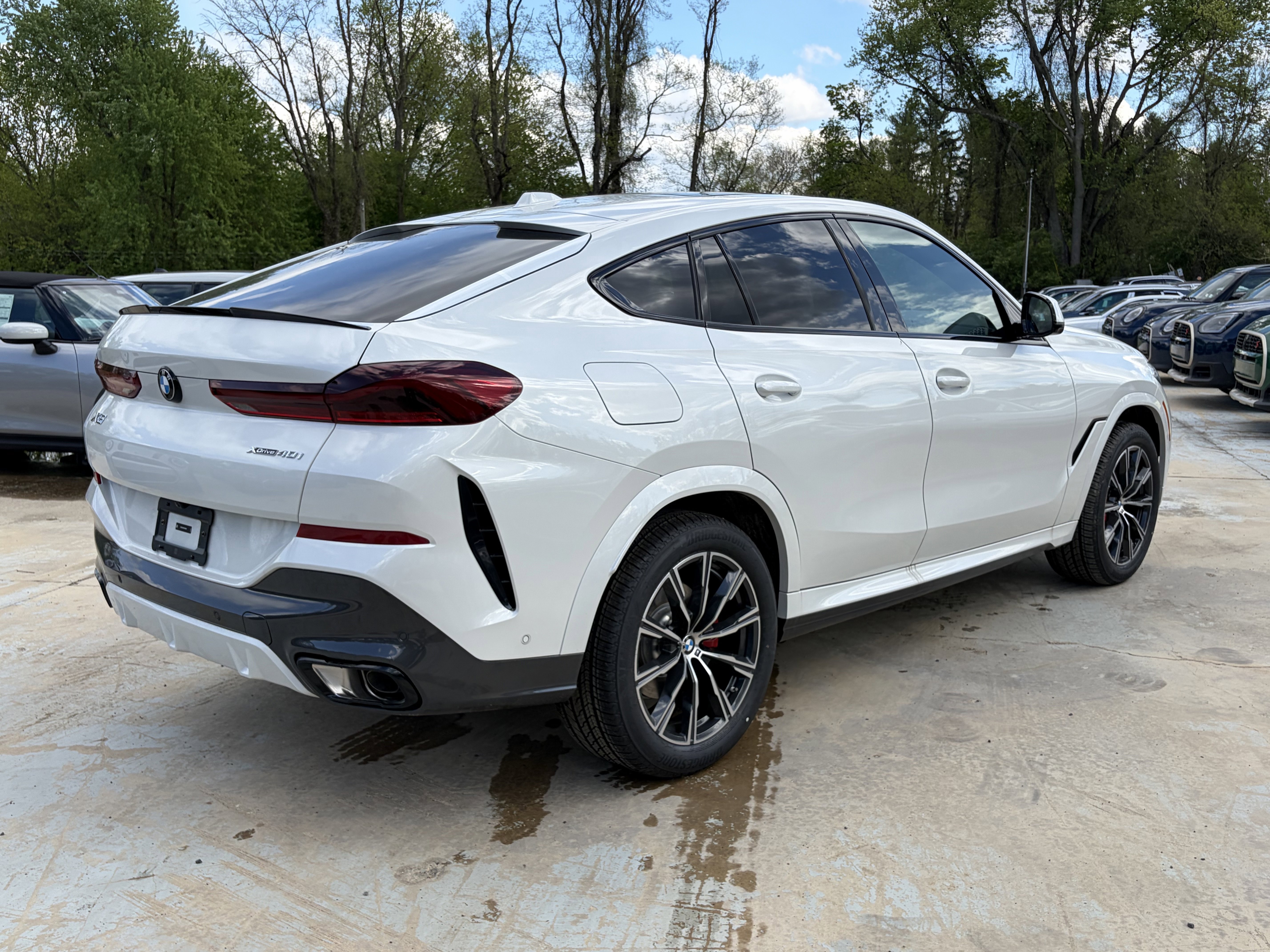 New 2026 BMW X6 xDrive40i w/ Climate Comfort Package image 4