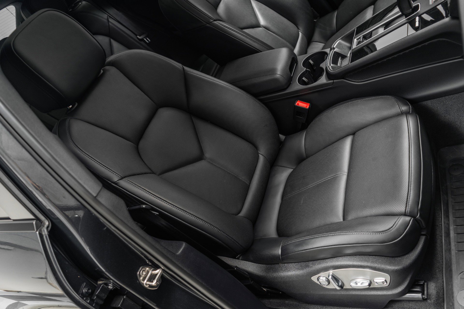 Used 2023 Porsche Macan image 27