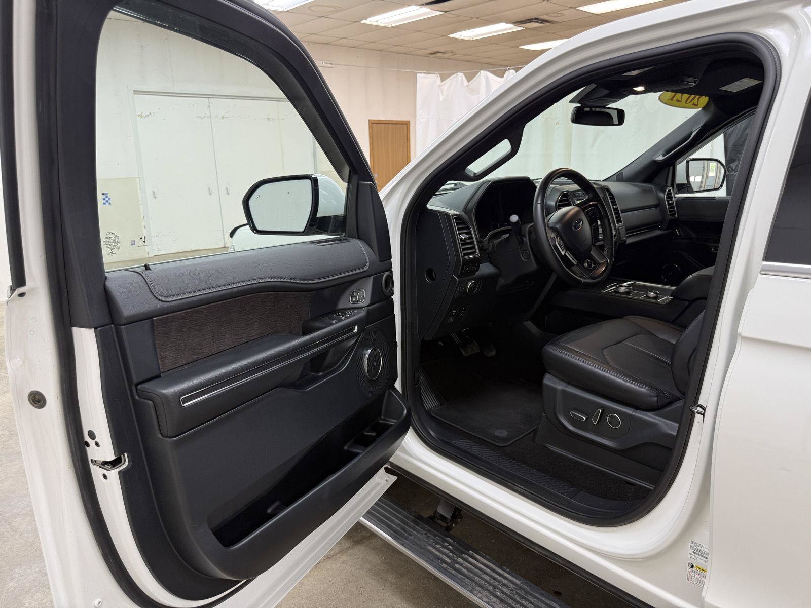 Used 2021 Ford Expedition Limited AWD/4WD image 9