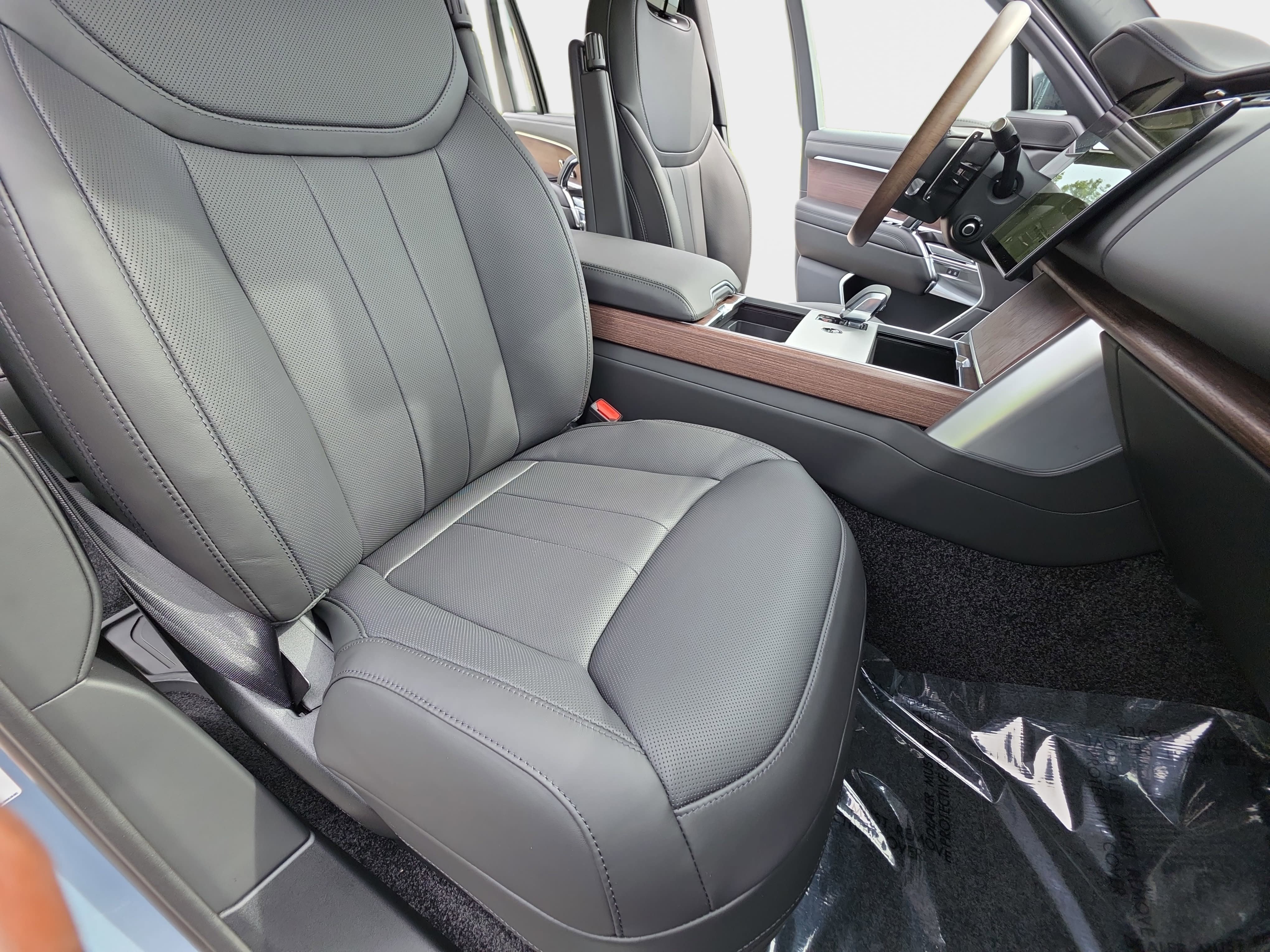 New 2026 Land Rover Range Rover Long Wheelbase SE AWD/4WD image 10