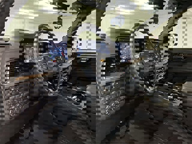 Certified 2025 Chevrolet Suburban High Country image 10