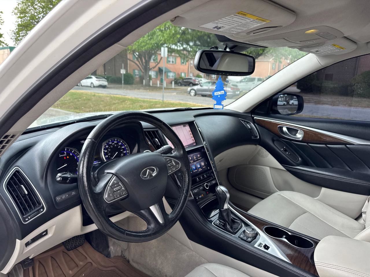 Used 2015 INFINITI Q50 Premium w/ Deluxe Touring Package AWD/4WD image 12