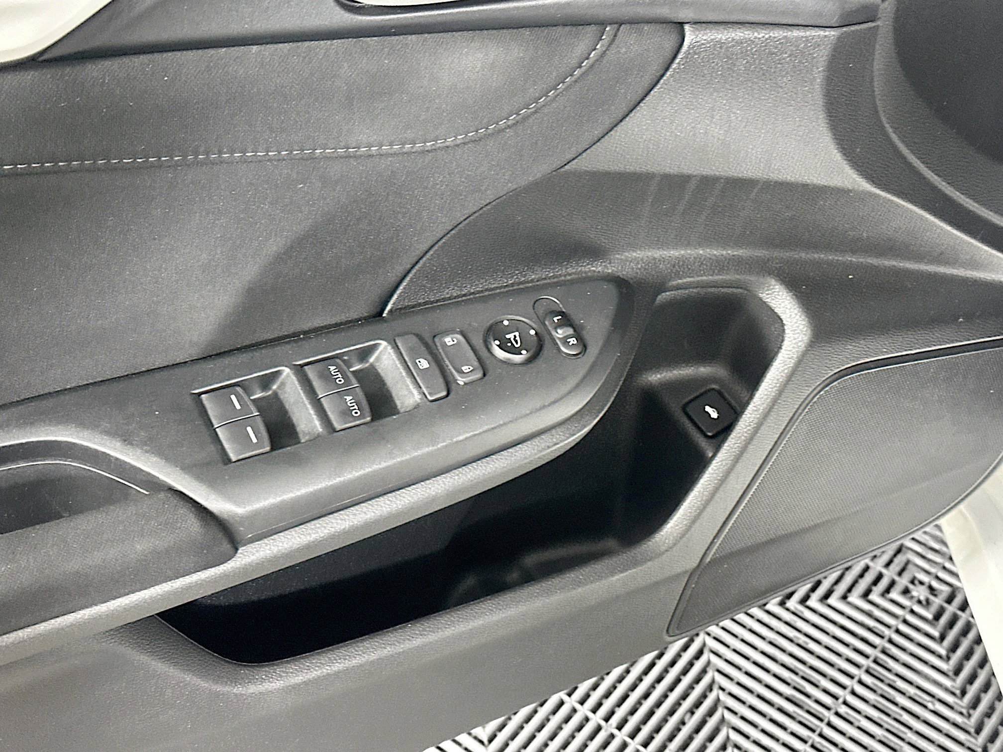 Used 2020 Honda Civic EX image 15