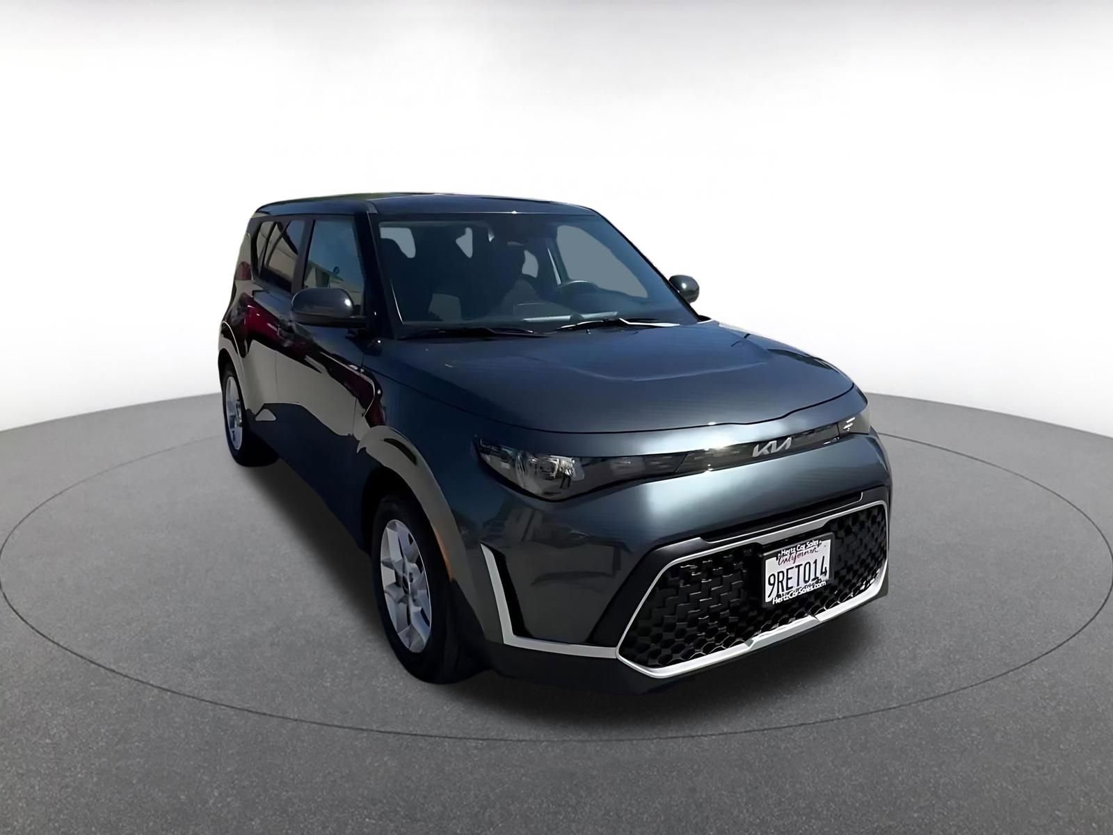 Used 2025 Kia Soul LX w/ LX Technology Package image 3