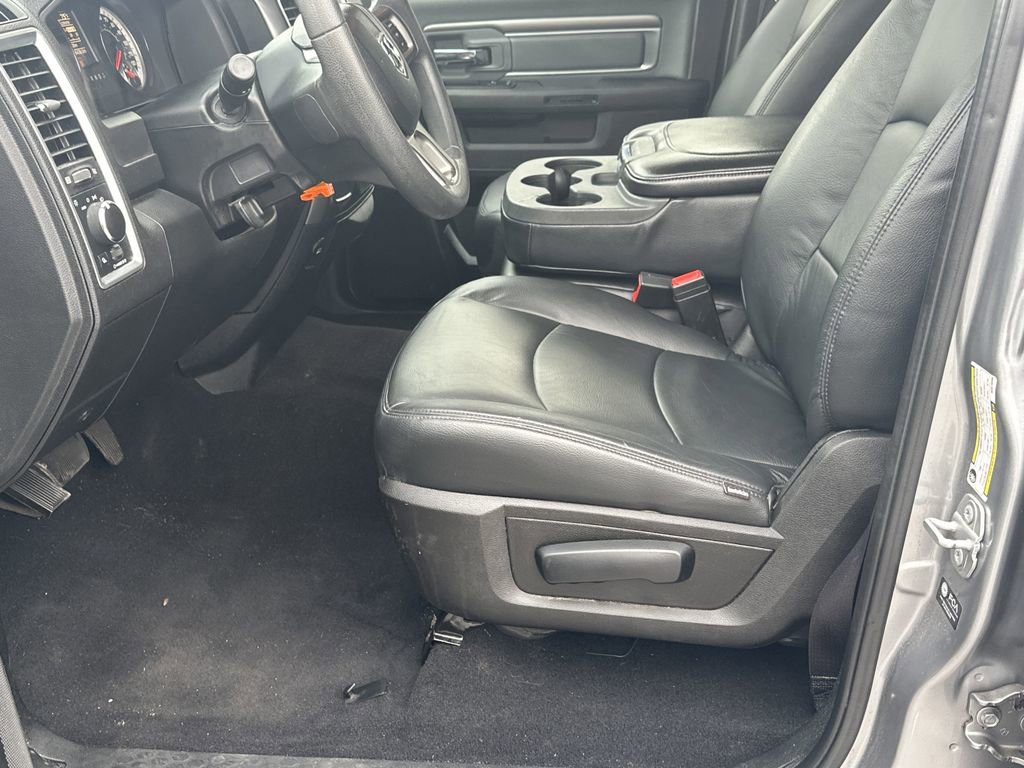 Used 2021 RAM 1500 Classic SLT image 9