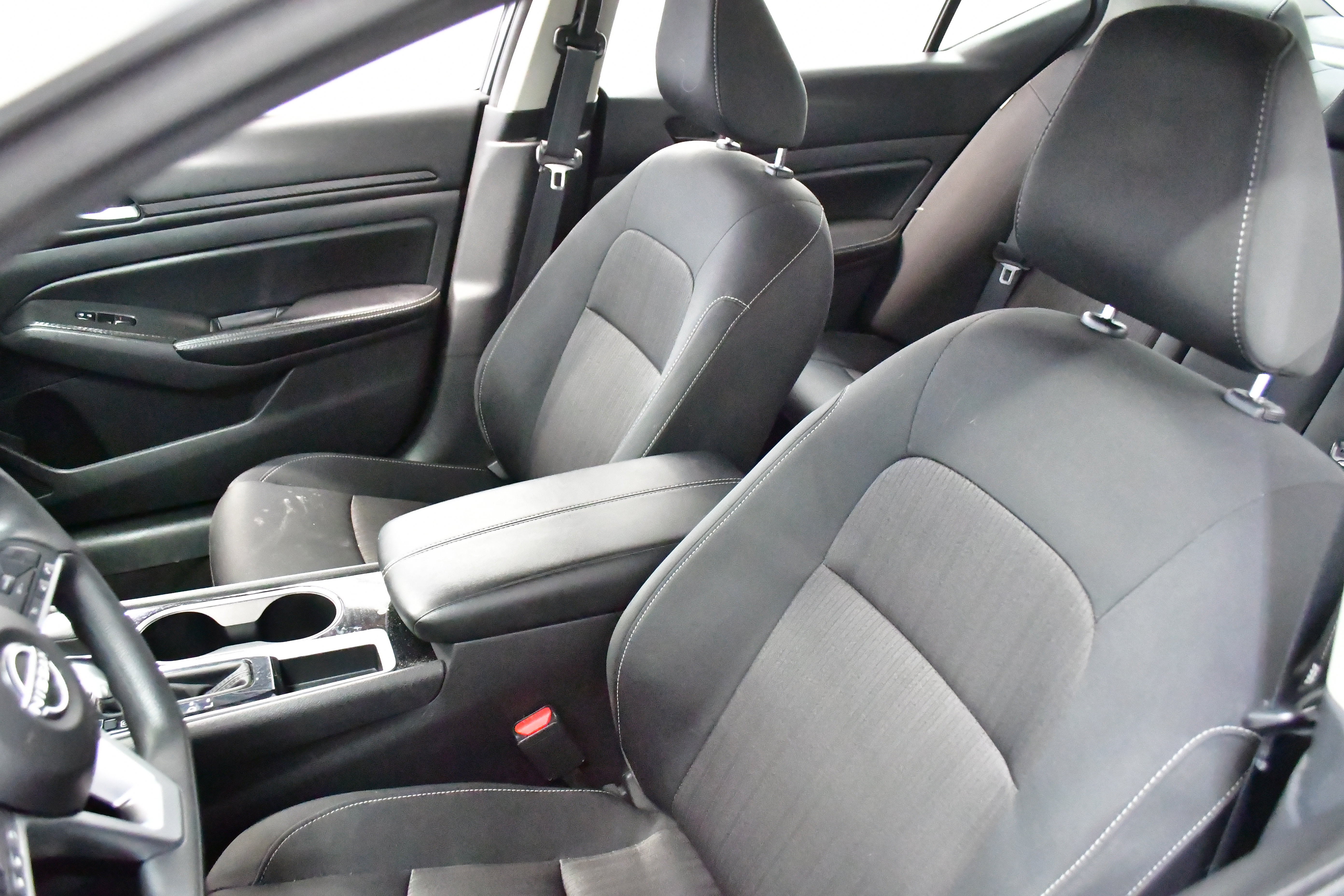 Used 2024 Nissan Altima 2.5 SV image 16