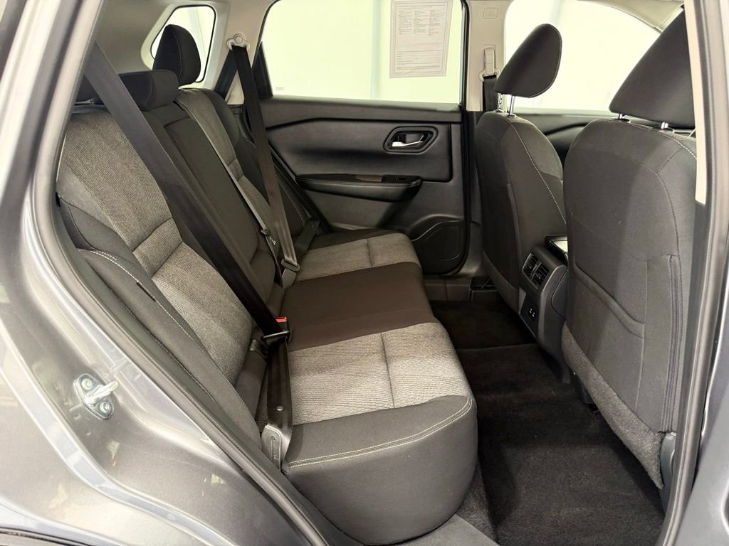 Used 2025 Nissan Rogue SV image 24