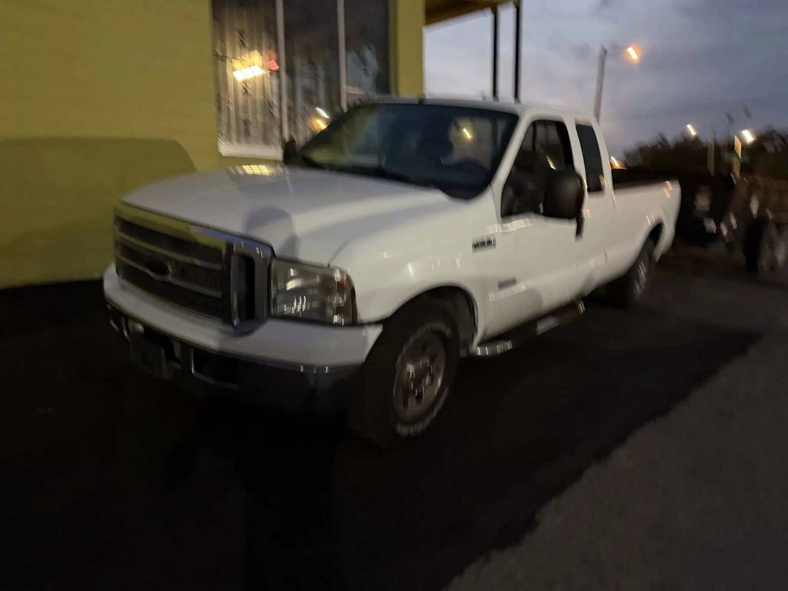Used 2005 Ford F250 XL image 3